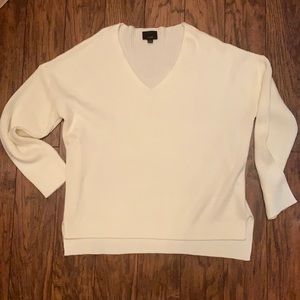 V-neck cozy Cream knit sweater, sz L. Slight oversized Worn just once!